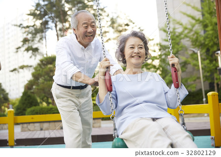 Elderly couple Elderly couple 32802129