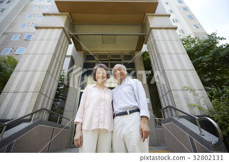 老年夫婦 老年夫婦 32802131