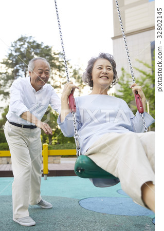 老年夫婦 32802145