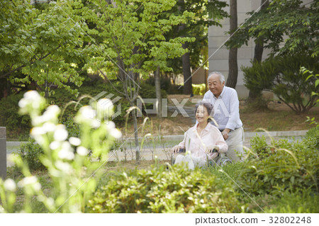 老年夫婦 32802248