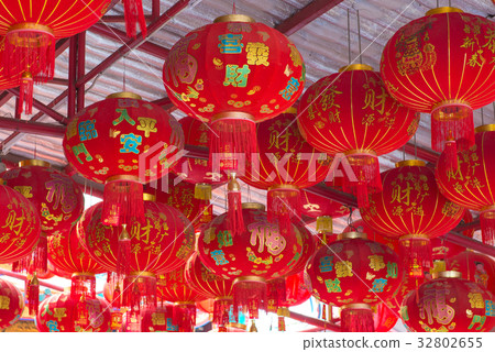 Chinese lantern hanging in Buddha Tooth Relic 32802655