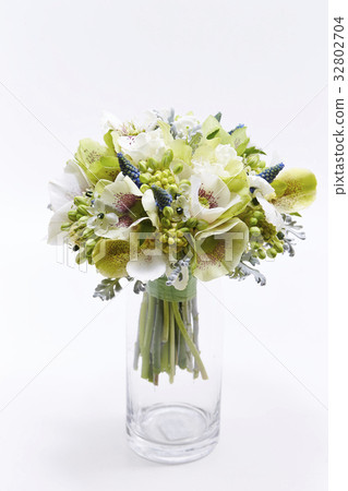 Bouquet into a vase Bouquet into a vase 32802704