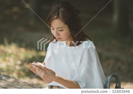 Housewife, housewife, person 32803846