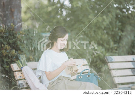 主婦 家庭主婦 閱讀 32804312