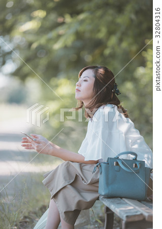 Housewife, housewife, female 32804316