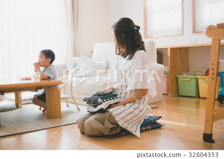 Housewife, homemaker, housewife 32804353