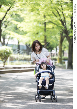 Mothers Mothers 32804387