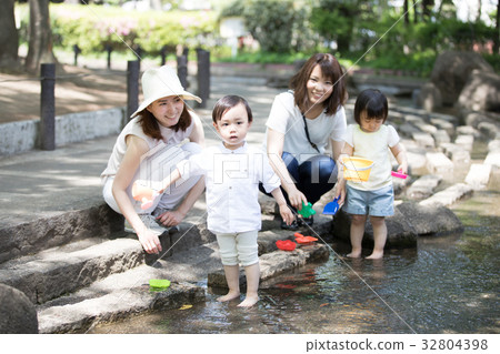 Mom friend mother 32804398