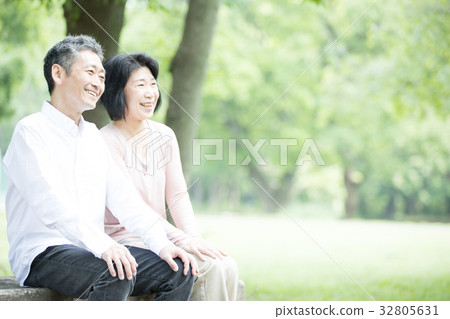 新綠色資深oshidori夫婦 新綠色資深oshidori夫婦 32805631