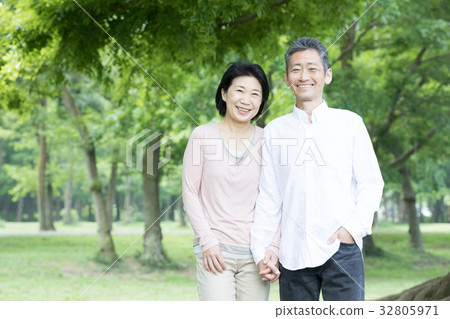 Fresh green senior oshidori couple 32805971