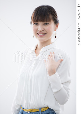 Young lady portrait Young lady portrait 32806217