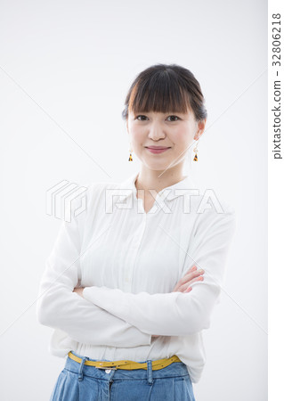 Young lady portrait Young lady portrait 32806218