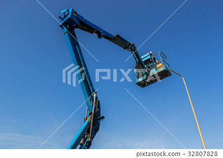 Electric technical repairing street light Electric technical repairing street light 32807828