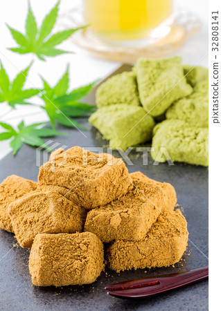 Bracken-starch Kina flour and Matcha 32808141