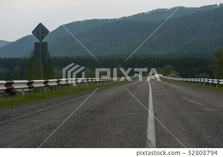 Beauty road M52 called Chemalsky trakt Beauty road M52 called Chemalsky trakt 32808794