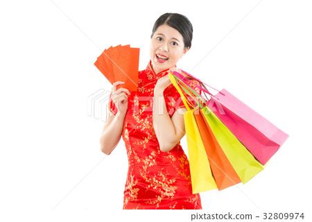 woman in cheongsam holding shopping bag 32809974