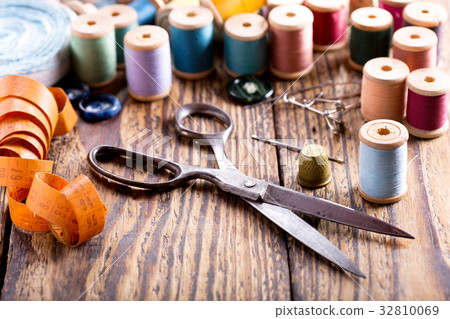 sewing tools 32810069