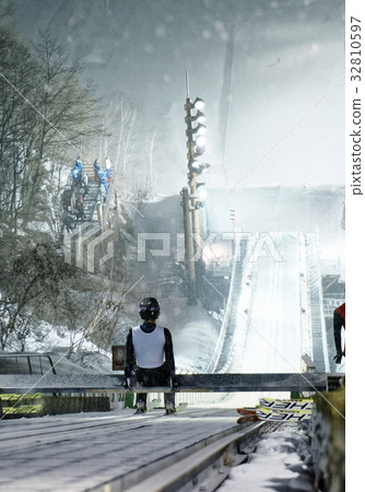 跳台滑雪開始 跳台滑雪開始 32810597