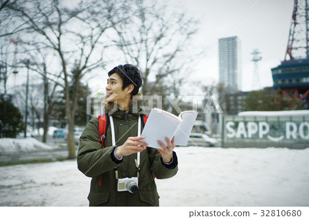 觀光在札幌的年輕人 32810680