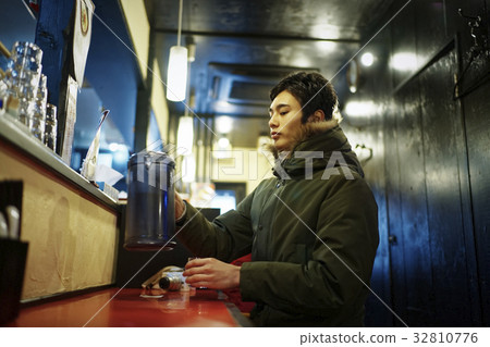 Sapporo Ramen shop Counter seat Men 32810776