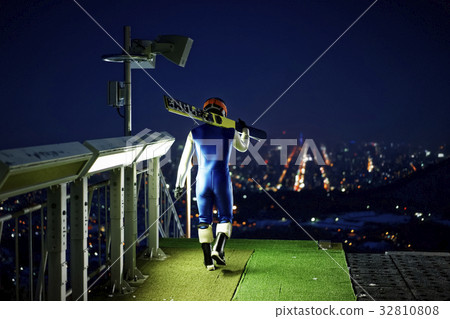 滑雪跳線前往起跑門 32810808