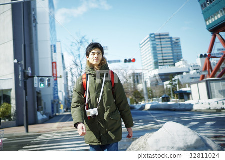 Young men sightseeing in Sapporo Young men sightseeing in Sapporo 32811024