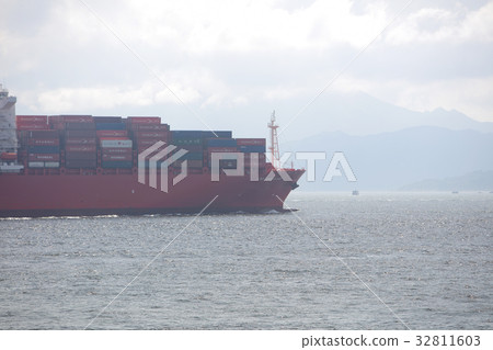 commercial container ship with dramatic sky hk commercial container ship with dramatic sky hk 32811603