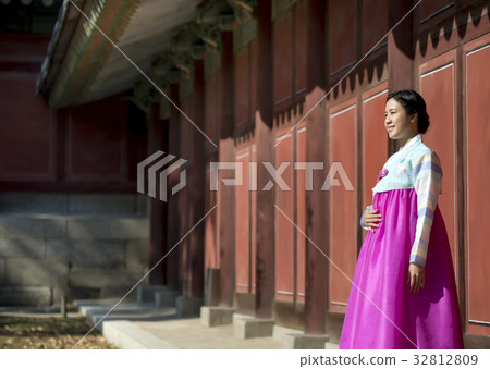 Hanbok, Changgyeonggung, Jongno-gu, Seoul Hanbok, Changgyeonggung, Jongno-gu, Seoul 32812809
