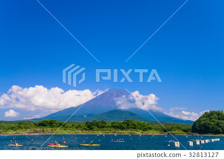 Lake Shoji canoe competition and Mt. Fuji Lake Shoji canoe competition and Mt. Fuji 32813127