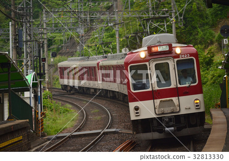 Kintetsu train 32813330