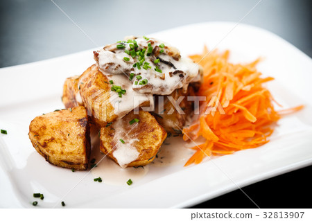 Chicken Stuffed with cream cheese 32813907