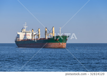 Empty cargo ship sails on the Black Sea 32814120
