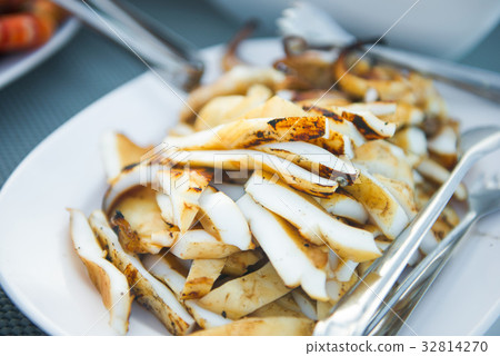 Grilled squid on a plate Grilled squid on a plate 32814270