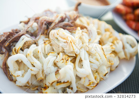 Grilled squid on a plate Grilled squid on a plate 32814273