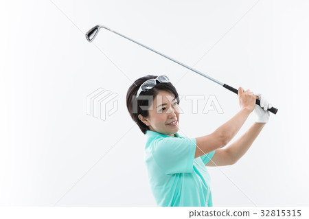 Middle golfer woman 32815315
