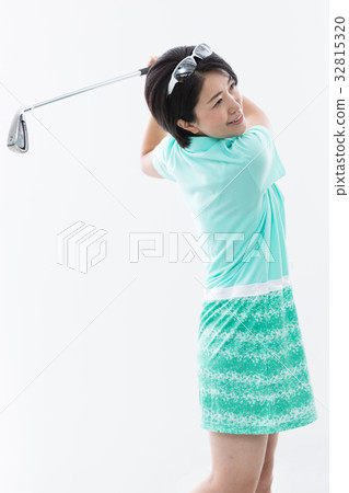 Middle golfer woman Middle golfer woman 32815320