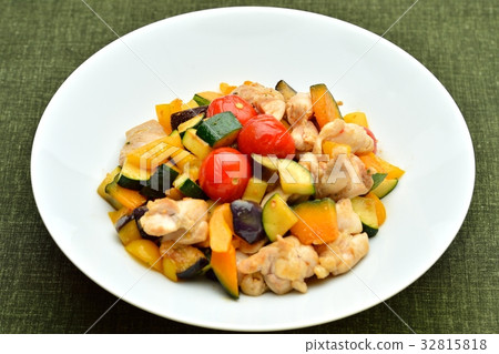 Stir-fried summer vegetables and chicken thighs. Saute cherry tomatoes, zucchini, eggplant, paprika, and chicken with garlic spice. Stir-fried summer vegetables and chicken thighs. Saute cherry tomatoes, zucchini, eggplant, paprika, and chicken with garlic spice. 32815818