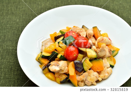 Stir-fried summer vegetables and chicken thighs. Saute cherry tomatoes, zucchini, eggplant, paprika, and chicken with garlic spice. Stir-fried summer vegetables and chicken thighs. Saute cherry tomatoes, zucchini, eggplant, paprika, and chicken with garlic spice. 32815819