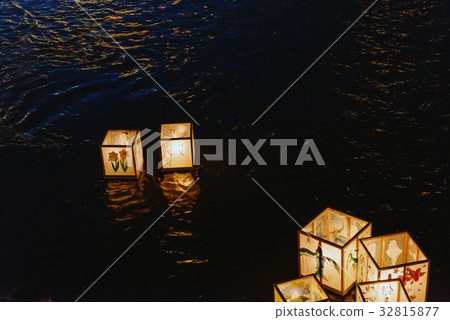 Landscape of lanterns 32815877