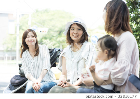 Mom friend mother 32816177