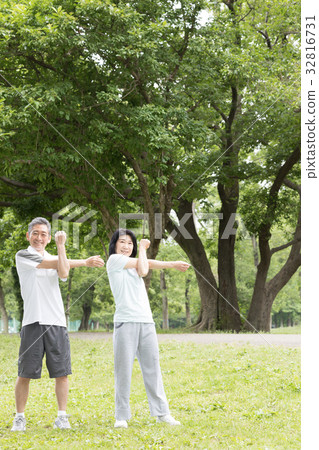 Fresh green senior movement Fresh green senior movement 32816731