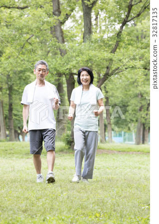 新鮮的綠色高級運動 32817135