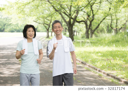 Fresh green senior movement Fresh green senior movement 32817174