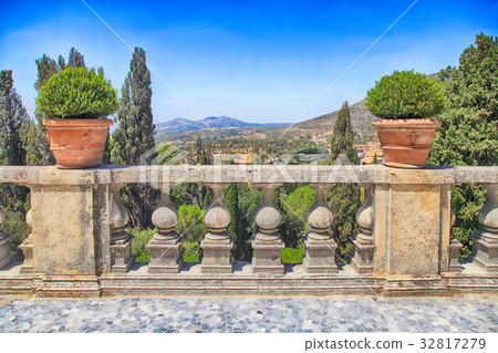 Garden terrace and beautiful landscape, Italy Garden terrace and beautiful landscape, Italy 32817279