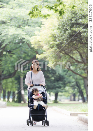 Mothers Mothers 32817606