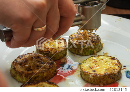Preparation of fried zucchini 32818145