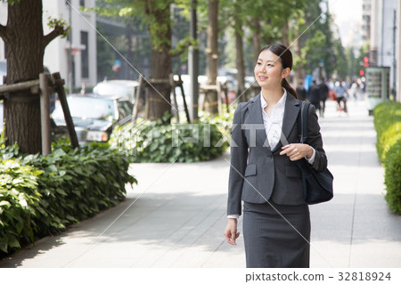 Business woman 32818924
