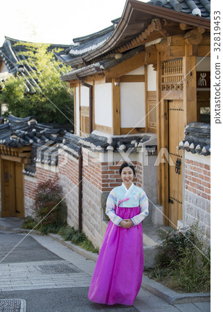 Hanbok, Bukchon Hanok Village, Jongno-gu, Seoul Hanbok, Bukchon Hanok Village, Jongno-gu, Seoul 32819453