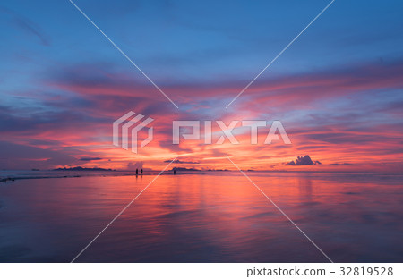 Dramatic ponoramic tropical beach sky sunset Dramatic ponoramic tropical beach sky sunset 32819528