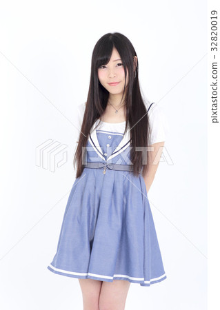 Young lady fashion portrait Young lady fashion portrait 32820019
